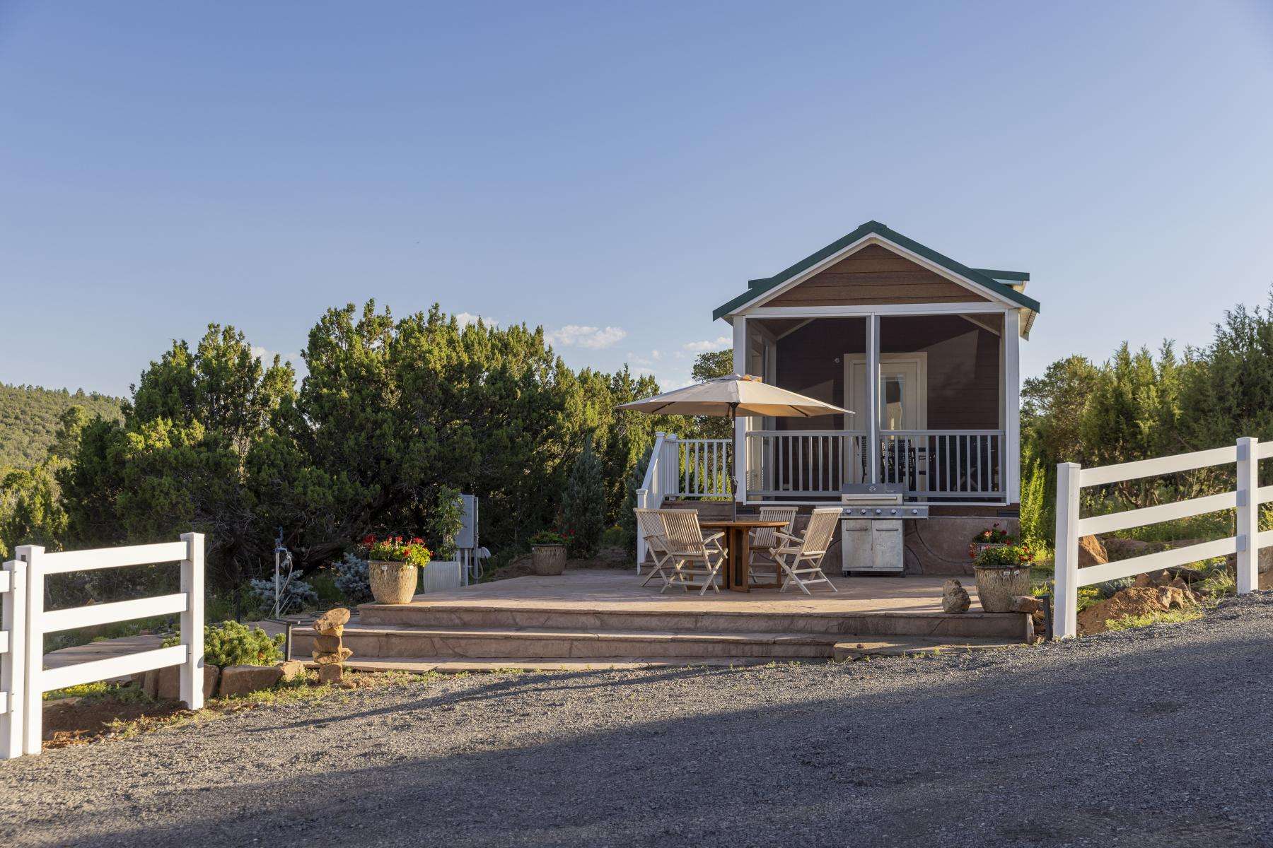 1_exterior-TinyHouse-BlamerRanch©GMarksPhoto-1134